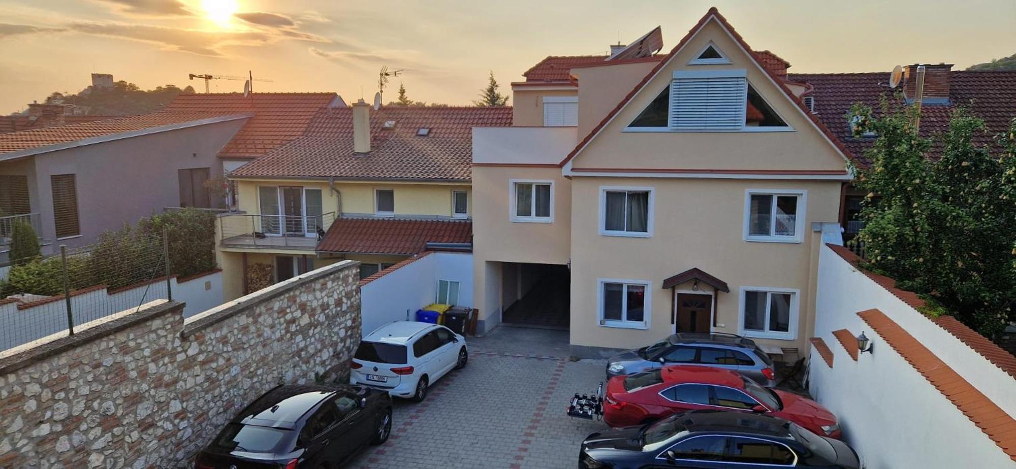 Pod Vinici Hotel Микулов Екстериор снимка