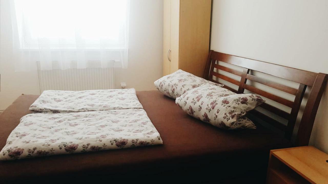 Pod Vinici Hotel Микулов Екстериор снимка