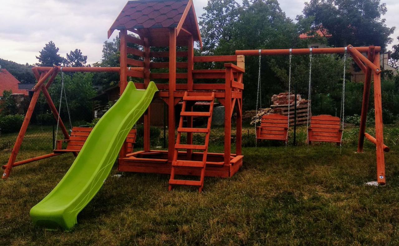 Pod Vinici Hotel Микулов Екстериор снимка