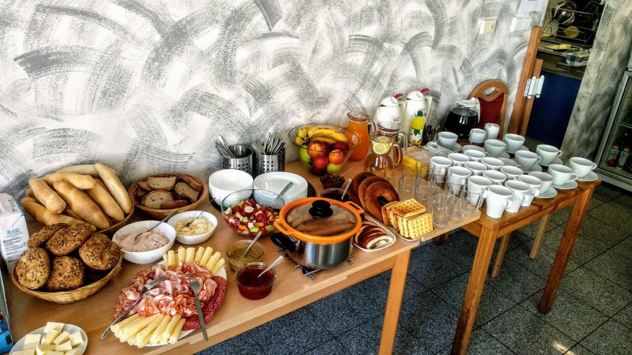 Pod Vinici Hotel Микулов Екстериор снимка