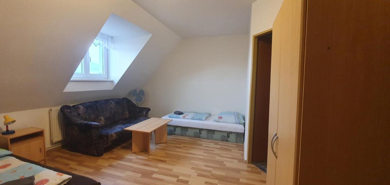 Pod Vinici Hotel Микулов Екстериор снимка