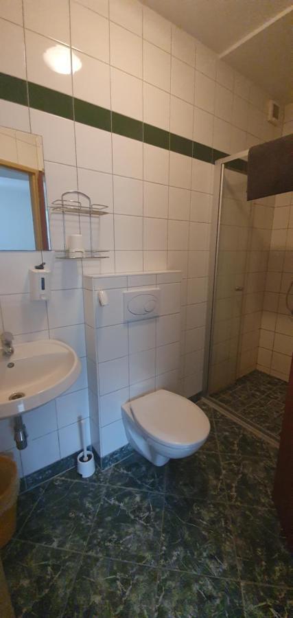 Pod Vinici Hotel Микулов Екстериор снимка