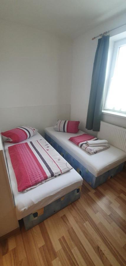Pod Vinici Hotel Микулов Екстериор снимка