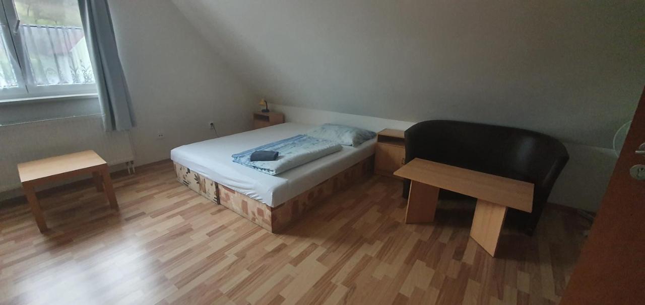 Pod Vinici Hotel Микулов Екстериор снимка