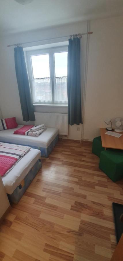 Pod Vinici Hotel Микулов Екстериор снимка