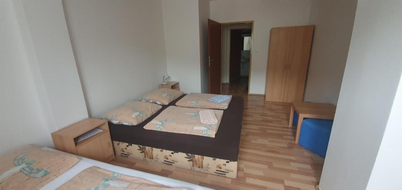 Pod Vinici Hotel Микулов Екстериор снимка
