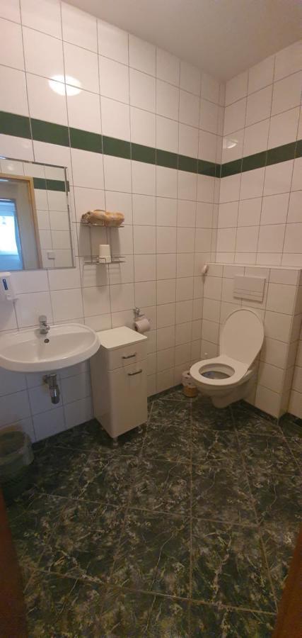 Pod Vinici Hotel Микулов Екстериор снимка