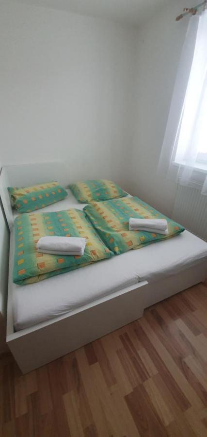 Pod Vinici Hotel Микулов Екстериор снимка