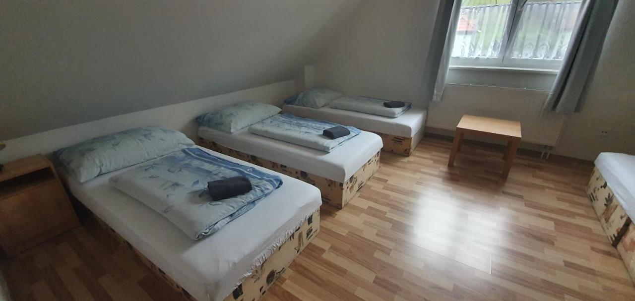 Pod Vinici Hotel Микулов Екстериор снимка
