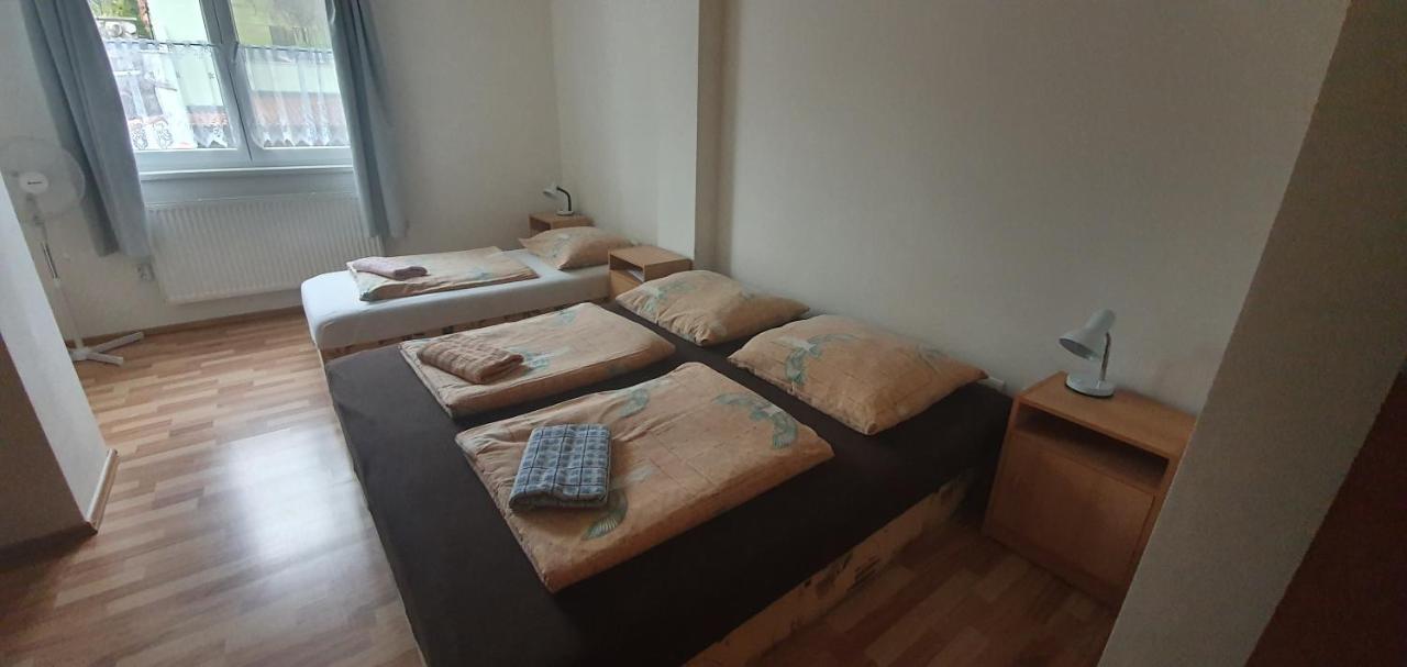 Pod Vinici Hotel Микулов Екстериор снимка